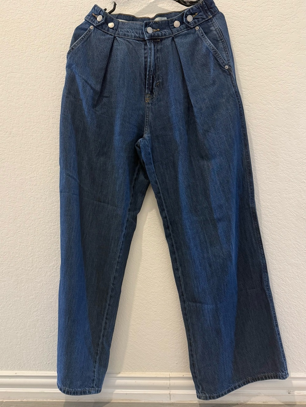 Universal Thread Relaxed Dark Blue Pleated Jeans